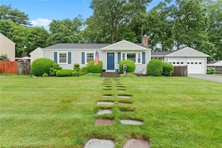 15 Rutland St, Warwick, RI 02888