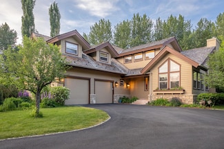 907 Riverside Dr, Bellevue, ID 83313