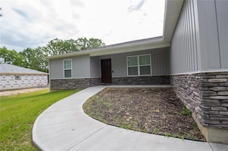 13272 Half Dr, Dixon, MO 65459