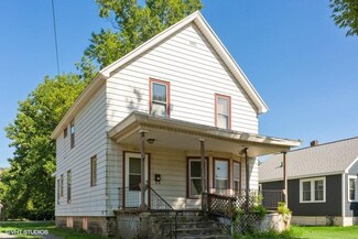 410 N Elm St, Three Oaks, MI 49128