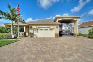 416 Motorcoach Dr S, Polk City, FL 33868