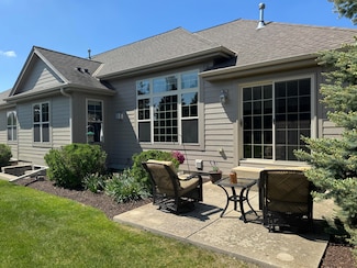 318 Eagles Cove Cir Unit 31, North Prairie, WI 53153