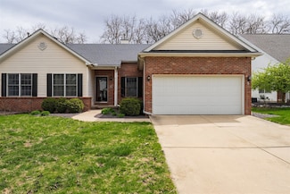 30 Lone Oak Ct, Bloomington, IL 61705