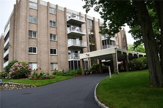 200 Hoffman Ave Unit 305, Cranston, RI 02920