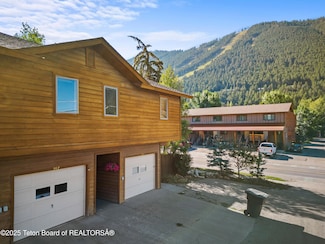 207 W Snow King Ave, Jackson, WY 83001
