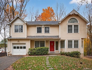 19 Paul Ct, Pearl River, NY 10965