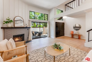 21515 Erwin St Unit 3, Woodland Hills, CA 91367