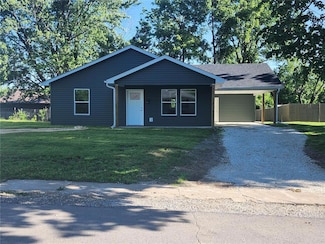 9 E Locust St, Bowling Green, MO 63334