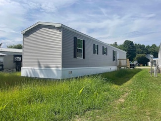 62 Steve St, Lyndon, VT 05851