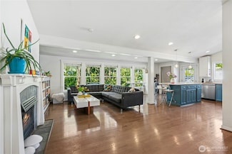 7826 SE 24th St, Mercer Island, WA 98040