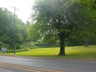 223 Logansport St, Center, TX 75935