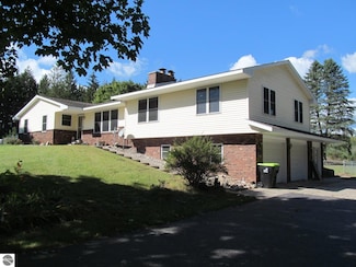 4405 E 28 Rd, Cadillac, MI 49601