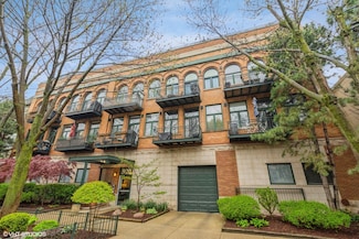 920 W Sheridan Rd Unit 305, Chicago, IL 60613
