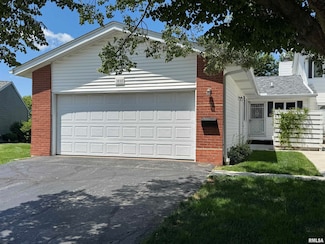 3895 Prairie Ln, Bettendorf, IA 52722
