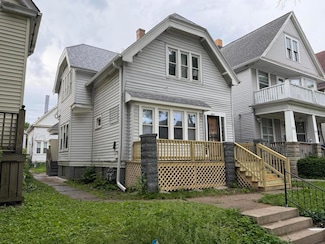 2847 N Booth St, Milwaukee, WI 53212