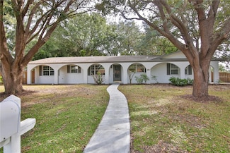 2912 Pinecrest Way, Sarasota, FL 34239