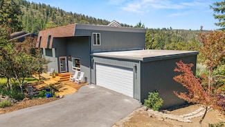 1238 Buck Island Dr, Klamath Falls, OR 97601