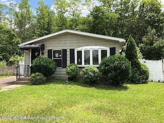 72 Deer Way, Manalapan, NJ 07726