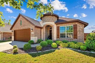 953 Cloudlock Dr, Saginaw, TX 76179
