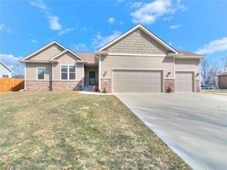 1102 N 17th St, Chariton, IA 50049