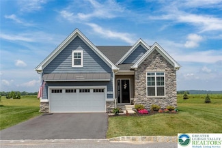 6987 Pine Ln, Bath, PA 18014