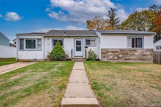 10 Gerhard Rd, Plainview, NY 11803