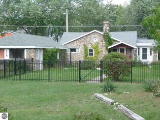 518 W Twelfth St, Traverse City, MI 49684