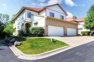 5959 Bella Vista Dr, West Bloomfield, MI 48322