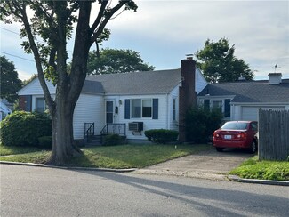 33 Moorland Ave, Providence, RI 02908