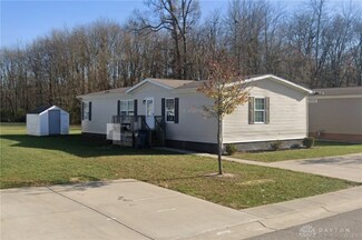 281 Park Meadow Dr, Batavia, OH 45103