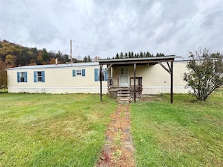 15 Carriage Dr, Youngsville, PA 16371