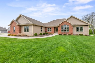 W279N8663 Twin Pine Cir, Hartland, WI 53029