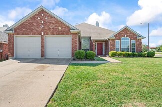 318 Fort Edward Dr, Arlington, TX 76002