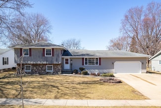 2123 Fairview St, Oshkosh, WI 54901