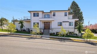 1006 4th St W, Kirkland, WA 98033