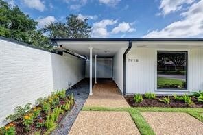 7918 Chevy Chase Dr, Houston, TX 77063