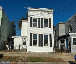 33 A St, Laurel, MD 20707