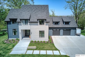 8616 Broadmoor Dr, Omaha, NE 68114
