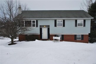 2734 Bridle Path Rd, Slatington, PA 18080
