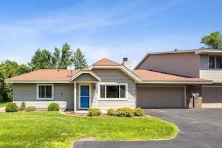 5641 Chatsworth St N, Saint Paul, MN 55126