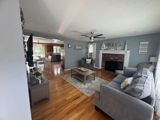 66 Central Ave, East Falmouth, MA 02536