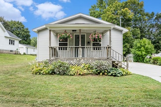 916 Yeomans St, Ionia, MI 48846