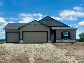 1610 N Emerald Valley Cir, Mulvane, KS 67110