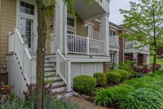 2846 Commons Dr, Glenview, IL 60026