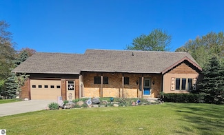 8764 Saunders Rd, Sterling, MI 48659