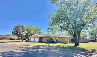2006 Borger St, Plainview, TX 79072