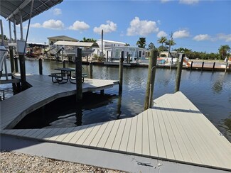 3821 Blueberry Ln, Saint James City, FL 33956