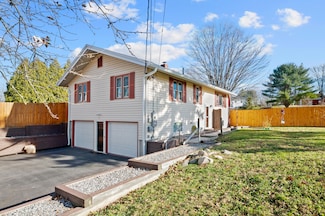 81 Hall Rd, Windham, ME 04062