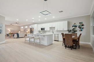1018 Carolina Cir SW, Vero Beach, FL 32962