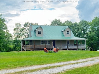 4136 Iva Durst Rd, Leon, WV 25123